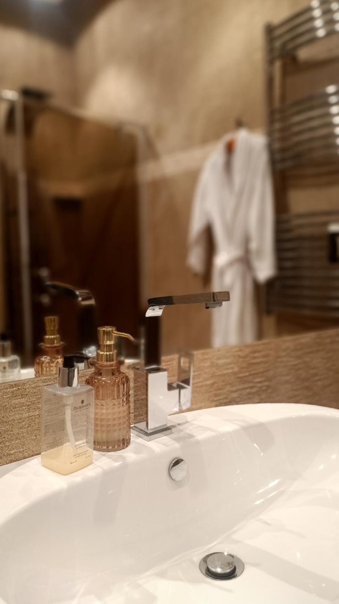 Luxury Room Well Located Częstochowa Buitenkant foto